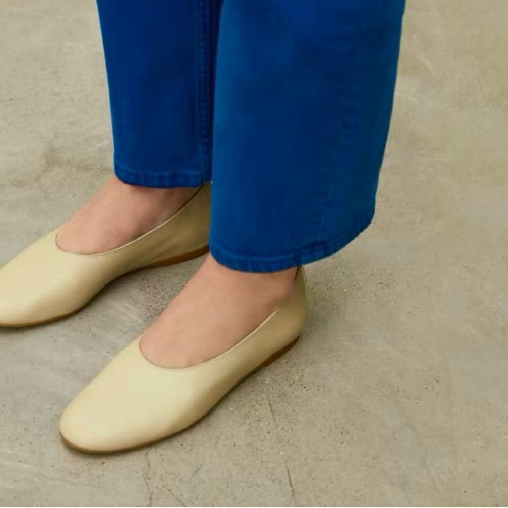 NEW Everlane The Italian Leather Day Glove Flats. NWOB